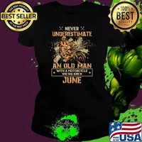 Nunca subestimes un hombre viejo con una motocicleta que nacio June skull Ladies tee