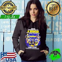 Never underestimate a woman who understands football and love Michigan Wolverines signatures s Hoodie