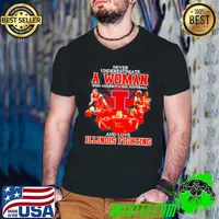 Original Never underestimate a woman who understands football and love Illinois Fighting signatures shirt