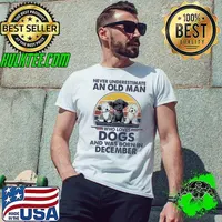 Never underestimate an old man who loves dogs and was born december vintage s Unisex