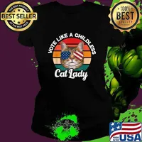 Retro VOTE Like a Childless Cat Lady Vintage Sunglasses American Flag Voting Kamala 24 T-Shirt