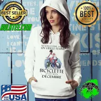 Ne Sous estimez Jamais Un Vieille Femme Avec Une Bicyclette Et Est Ne En Decembre Hoodie